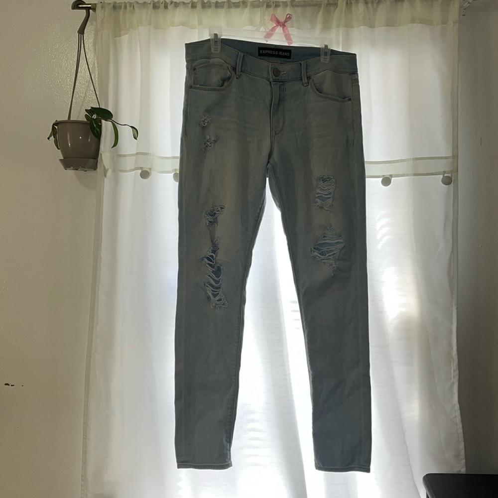 Expressed ripped jeans